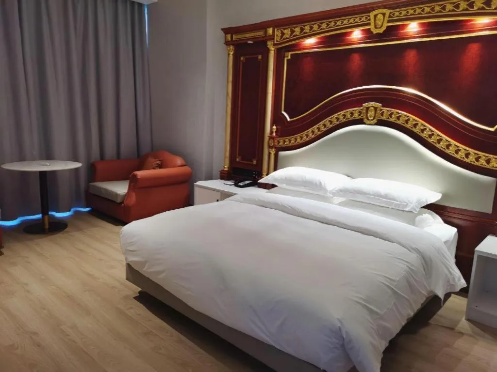 Bed in Borrman Hotel Yongzhou Lingling Ancient Town Government
