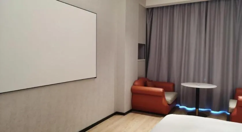 Bed in Borrman Hotel Yongzhou Lingling Ancient Town Government