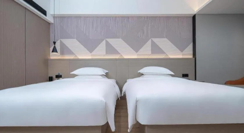 Bed in Borrman Hotel Yongzhou Lingling Ancient Town Government