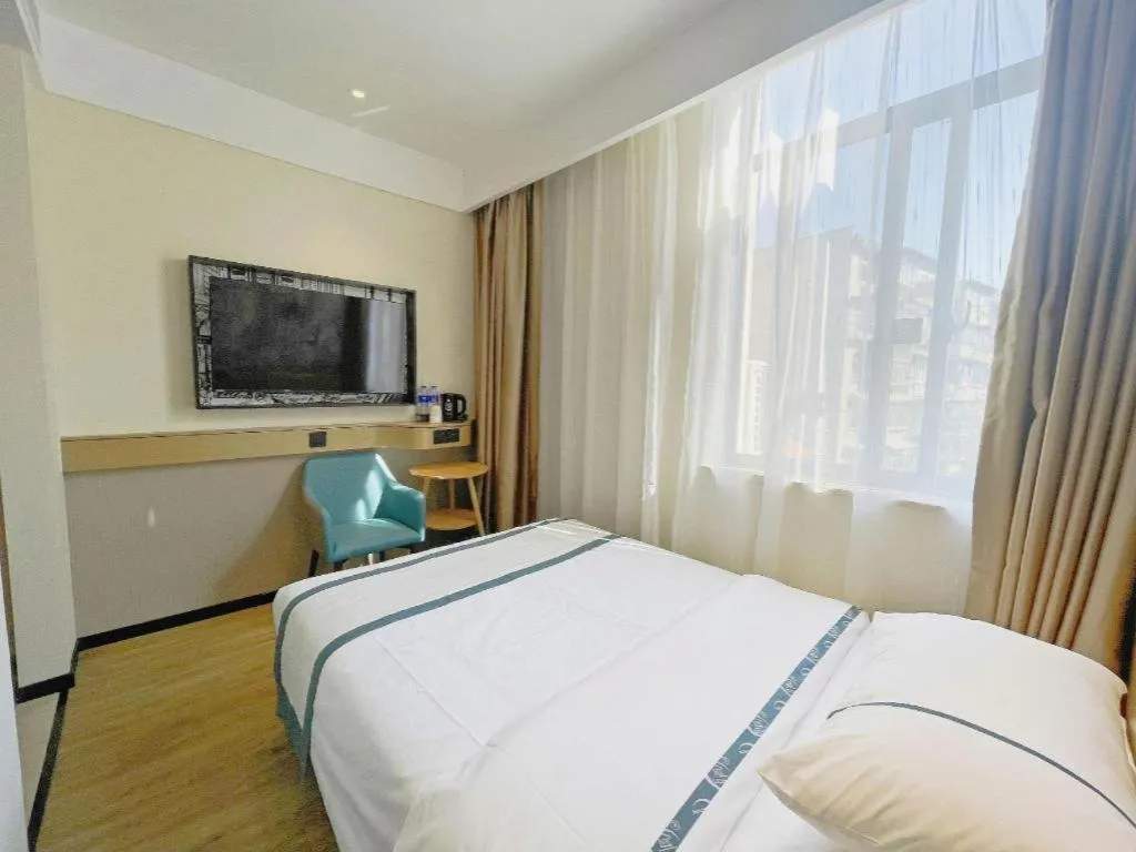 Bed in City Comfort Inn Wuhan Yangtze River Bridge Yellow Crane Tower