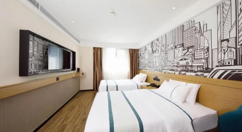 Bed in City Comfort Inn Wuhan Yangtze River Bridge Yellow Crane Tower