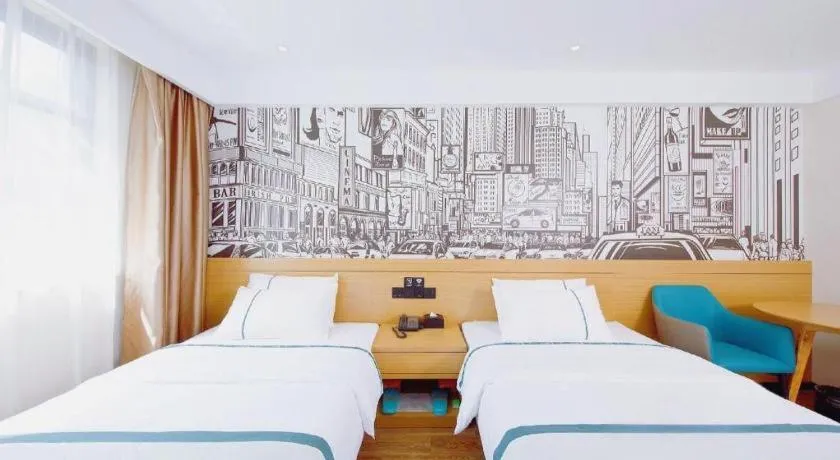 Bed in City Comfort Inn Wuhan Yangtze River Bridge Yellow Crane Tower