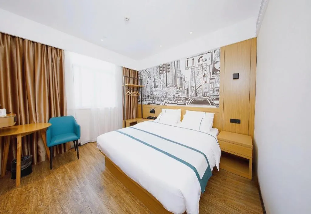 Bed in City Comfort Inn Wuhan Yangtze River Bridge Yellow Crane Tower