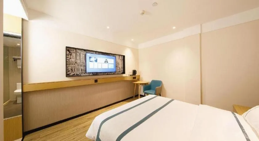 Bed in City Comfort Inn Wuhan Yangtze River Bridge Yellow Crane Tower