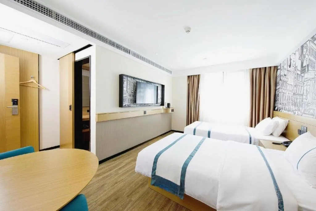 Bed in City Comfort Inn Wuhan Yangtze River Bridge Yellow Crane Tower