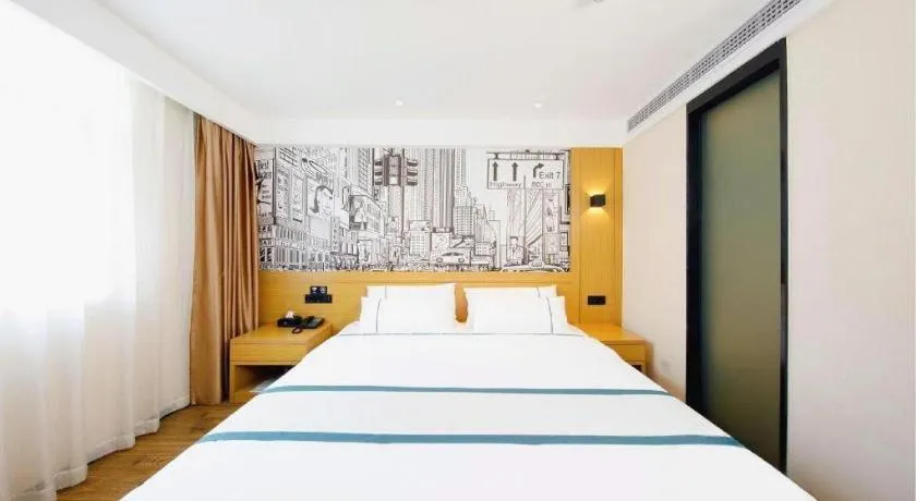 Bed in City Comfort Inn Wuhan Yangtze River Bridge Yellow Crane Tower