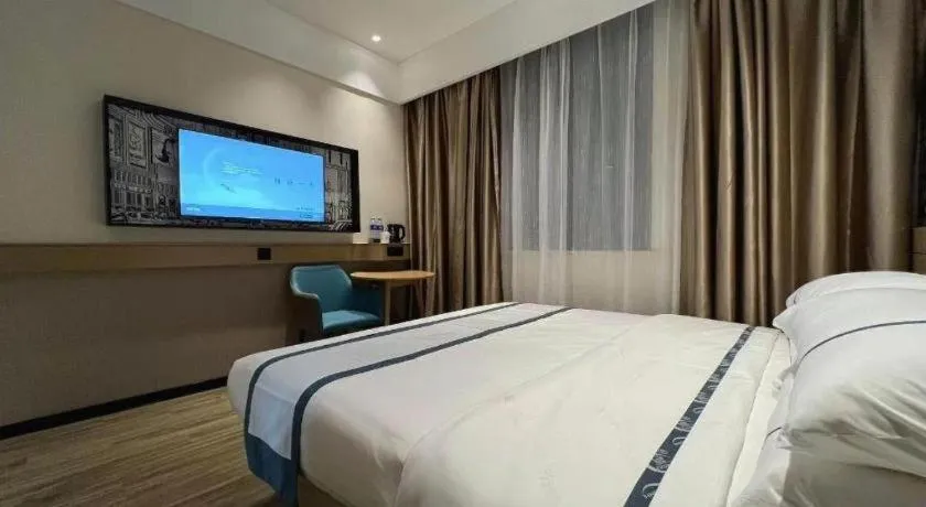 Bed in City Comfort Inn Wuhan Yangtze River Bridge Yellow Crane Tower