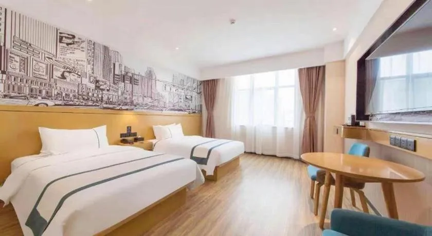 Bed in City Comfort Inn Wuhan Yangtze River Bridge Yellow Crane Tower