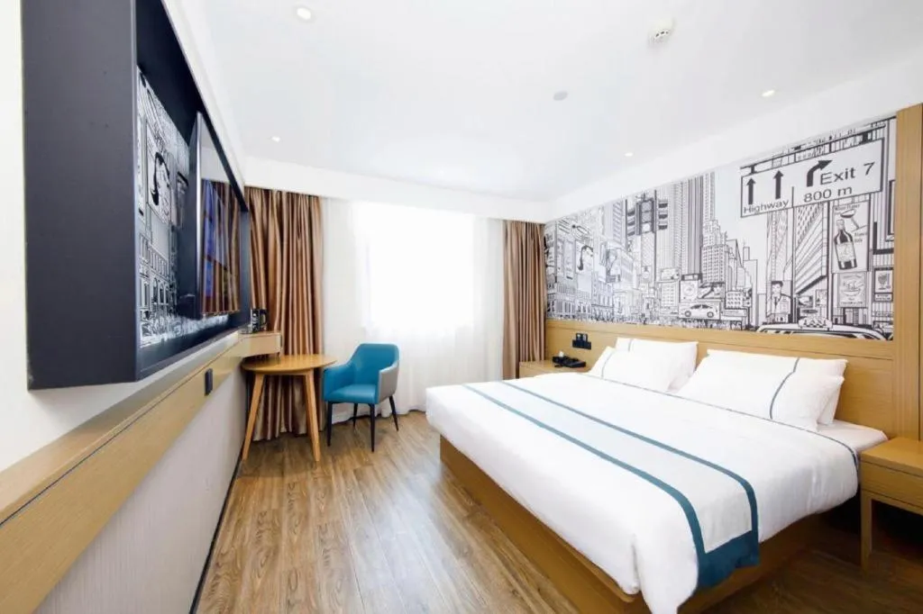 Bed in City Comfort Inn Wuhan Yangtze River Bridge Yellow Crane Tower