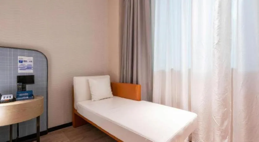 Bed in Echarm Hotel Guangzhou South Railway Station