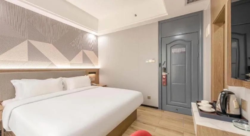 Bed in Borrman Hotel Zhanjiang Jinshawan Chikan Republic of China Style Street