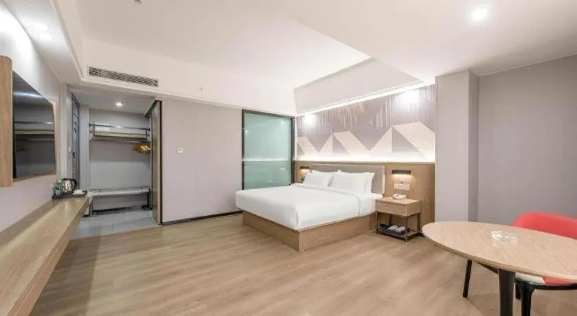 Bed in Borrman Hotel Zhanjiang Jinshawan Chikan Republic of China Style Street