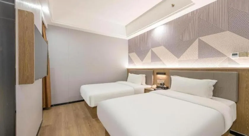 Bed in Borrman Hotel Zhanjiang Jinshawan Chikan Republic of China Style Street