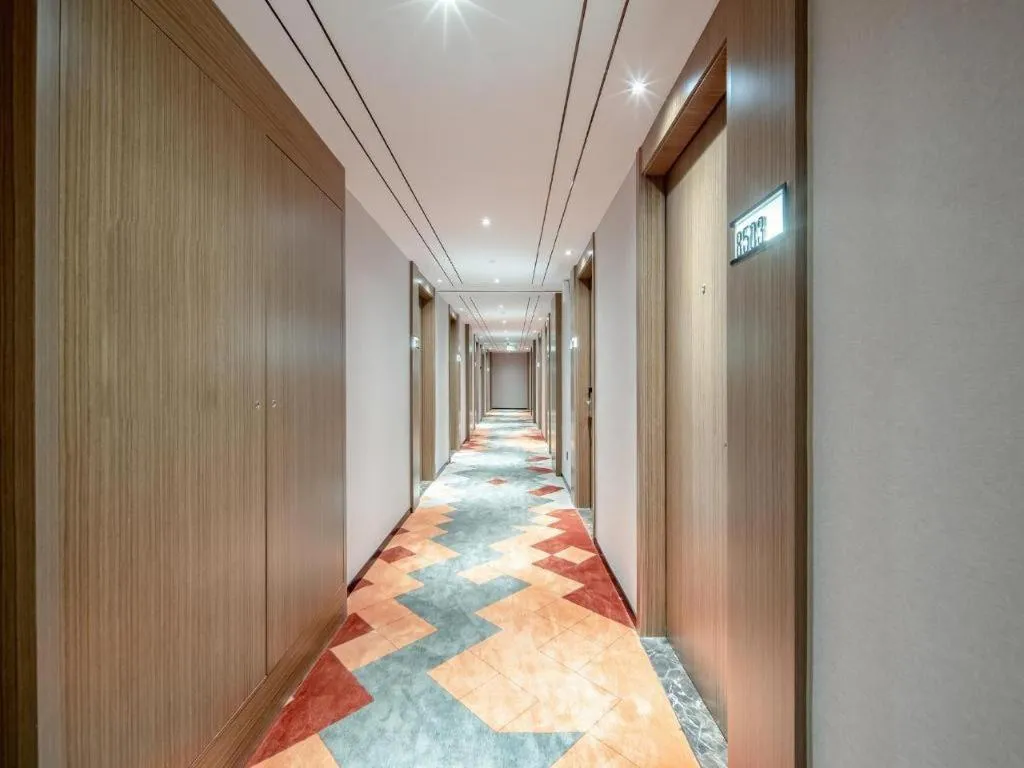 Borrman Hotel Lipu Central Plaza