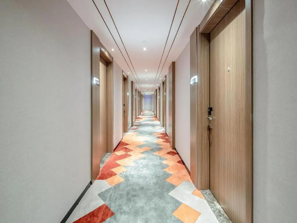 Borrman Hotel Lipu Central Plaza