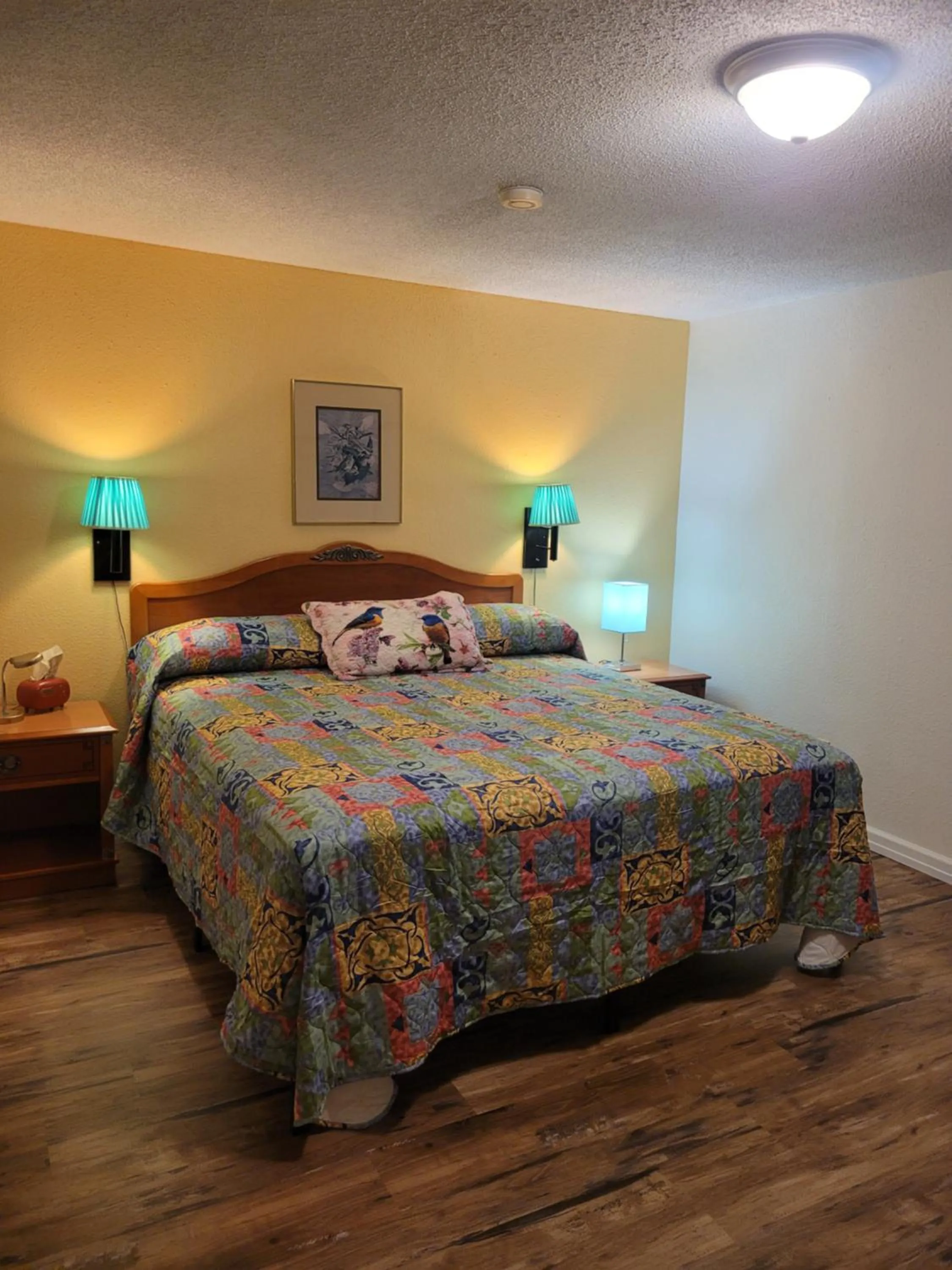 Bed in Best Budget Inn