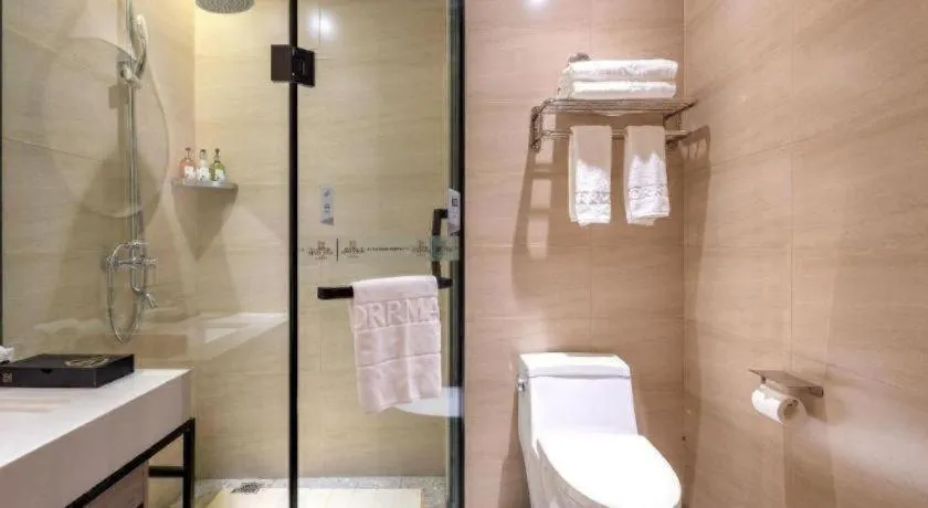 Borrman Hotel Korla Peacock River