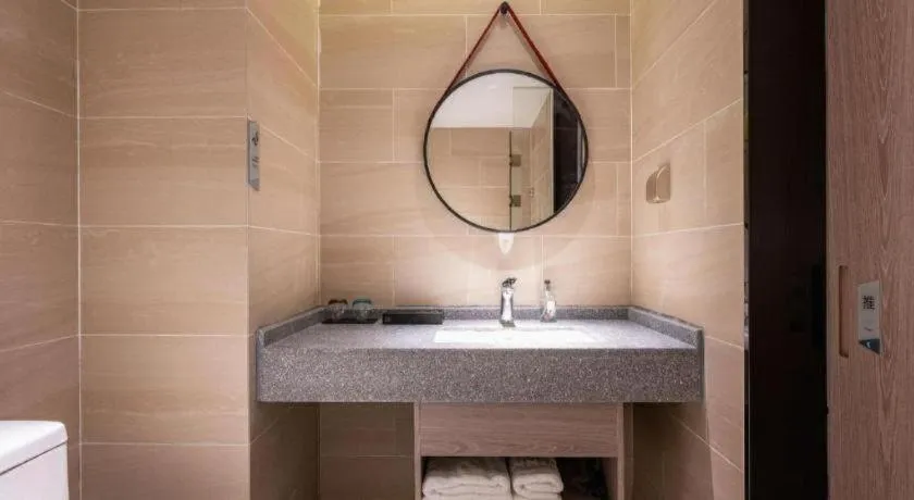 Borrman Hotel Korla Peacock River