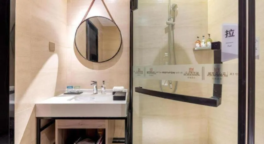 Borrman Hotel Korla Peacock River