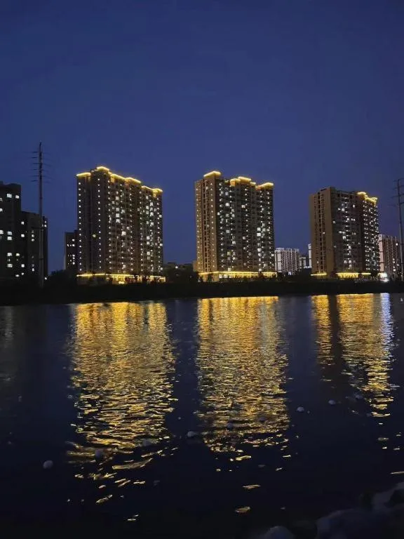 Borrman Hotel Korla Peacock River