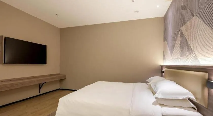 Bed in Borrman Hotel Korla Peacock River