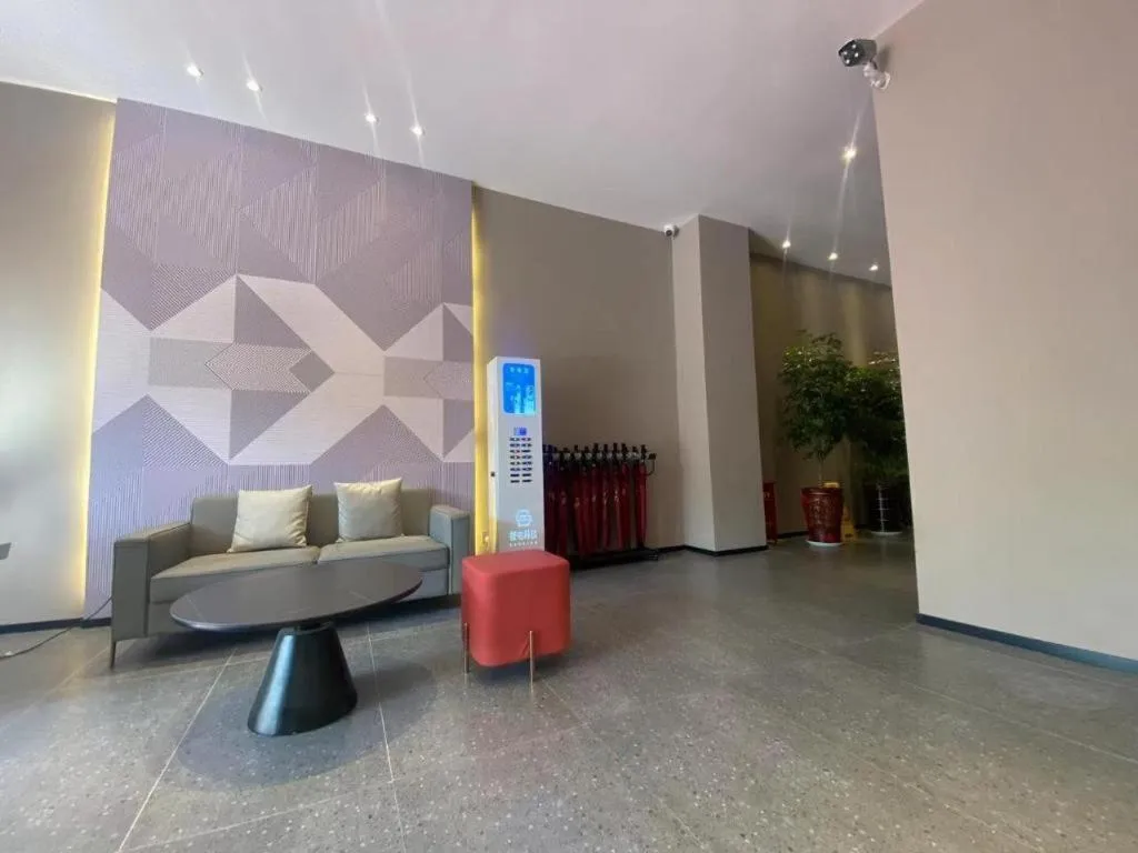 Borrman Hotel Korla Peacock River