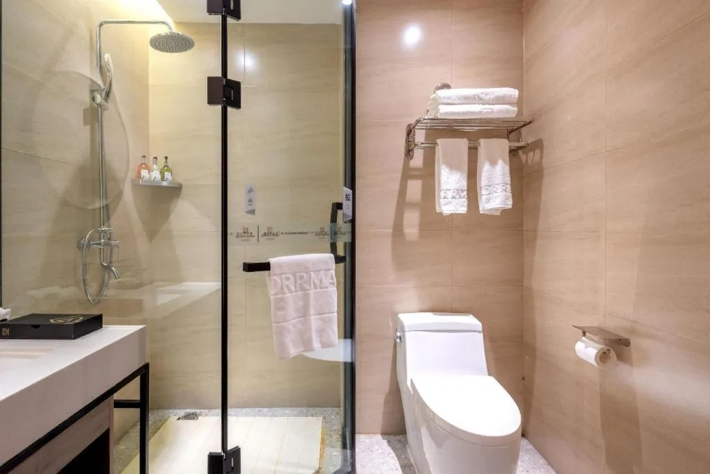 Borrman Hotel Korla Peacock River