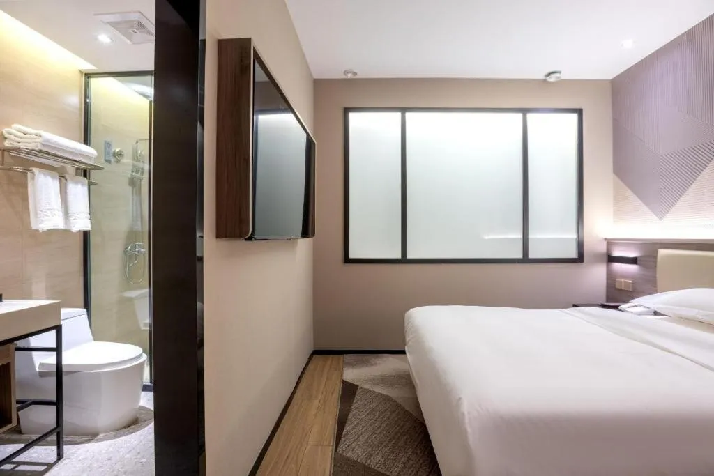 Bed in Borrman Hotel Korla Peacock River