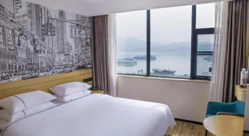 Bed in City Comfort Inn Yichang Zigui Three Gorges Dam Binhu