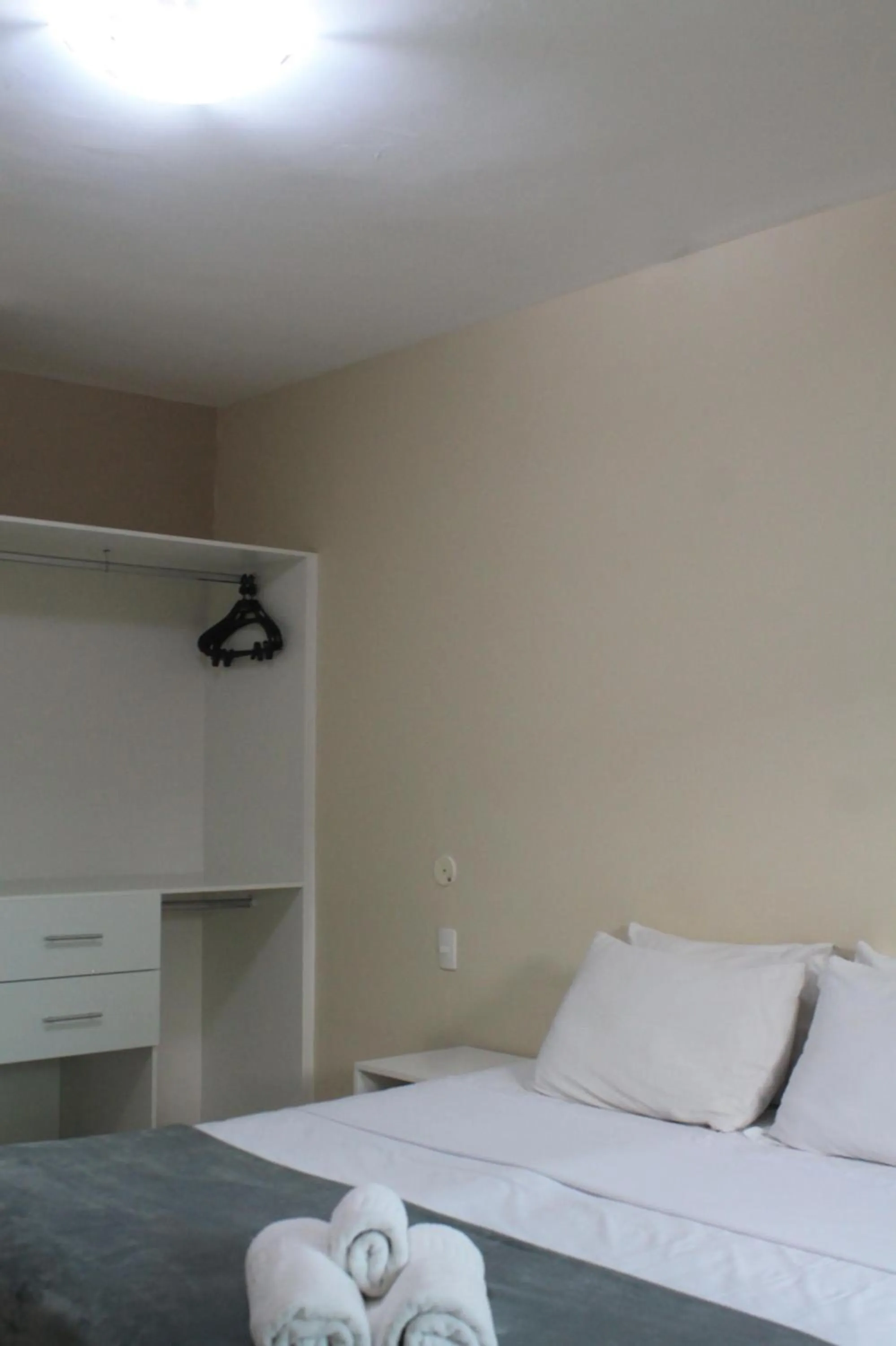 wardrobe, Bed in Hotel Brisa da Costa