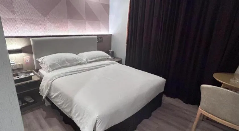 Bed in Borrman Hotel Guangzhou Xinshi Baixin Plaza Qifu Road