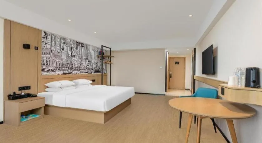 Bed in City Comfort Inn Hotel Wuhan Jiufeng Mountain Forest Park