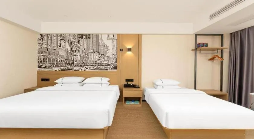 Bed in City Comfort Inn Hotel Wuhan Jiufeng Mountain Forest Park