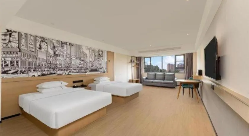 Bed in City Comfort Inn Hotel Wuhan Jiufeng Mountain Forest Park