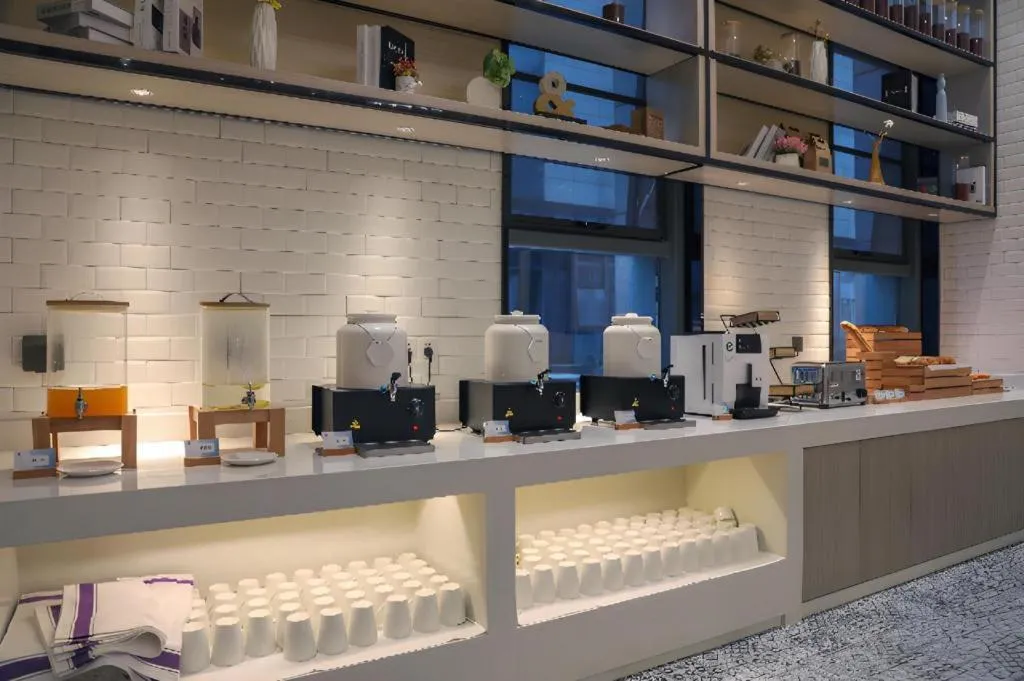 Echarm Hotel Wuhan Gaotie Jianshe 2nd Road Metro Exit