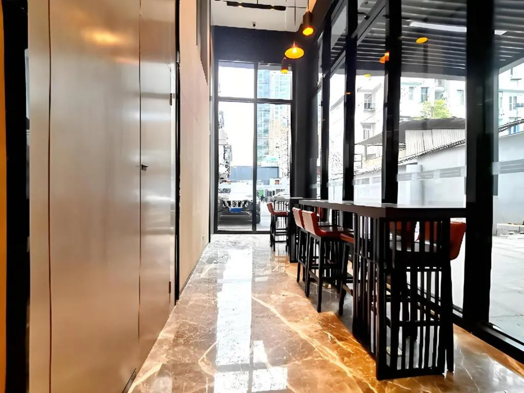 Echarm Hotel Wuhan Gaotie Jianshe 2nd Road Metro Exit