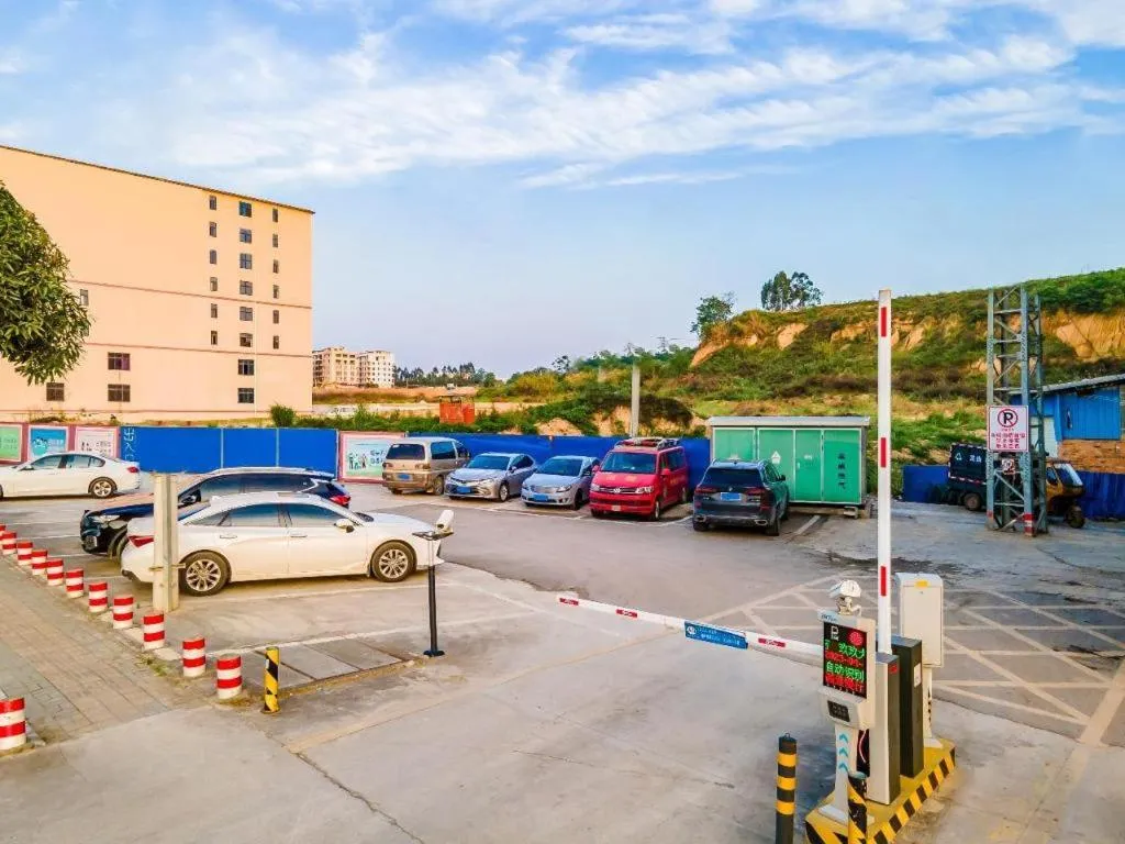 Borrman Hotel Nanning Anji Passenger Station Xijin Metro Station