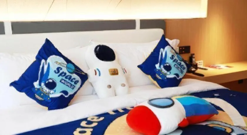 Bed in Ramada Encore by Wyndham Jinan Shanghe