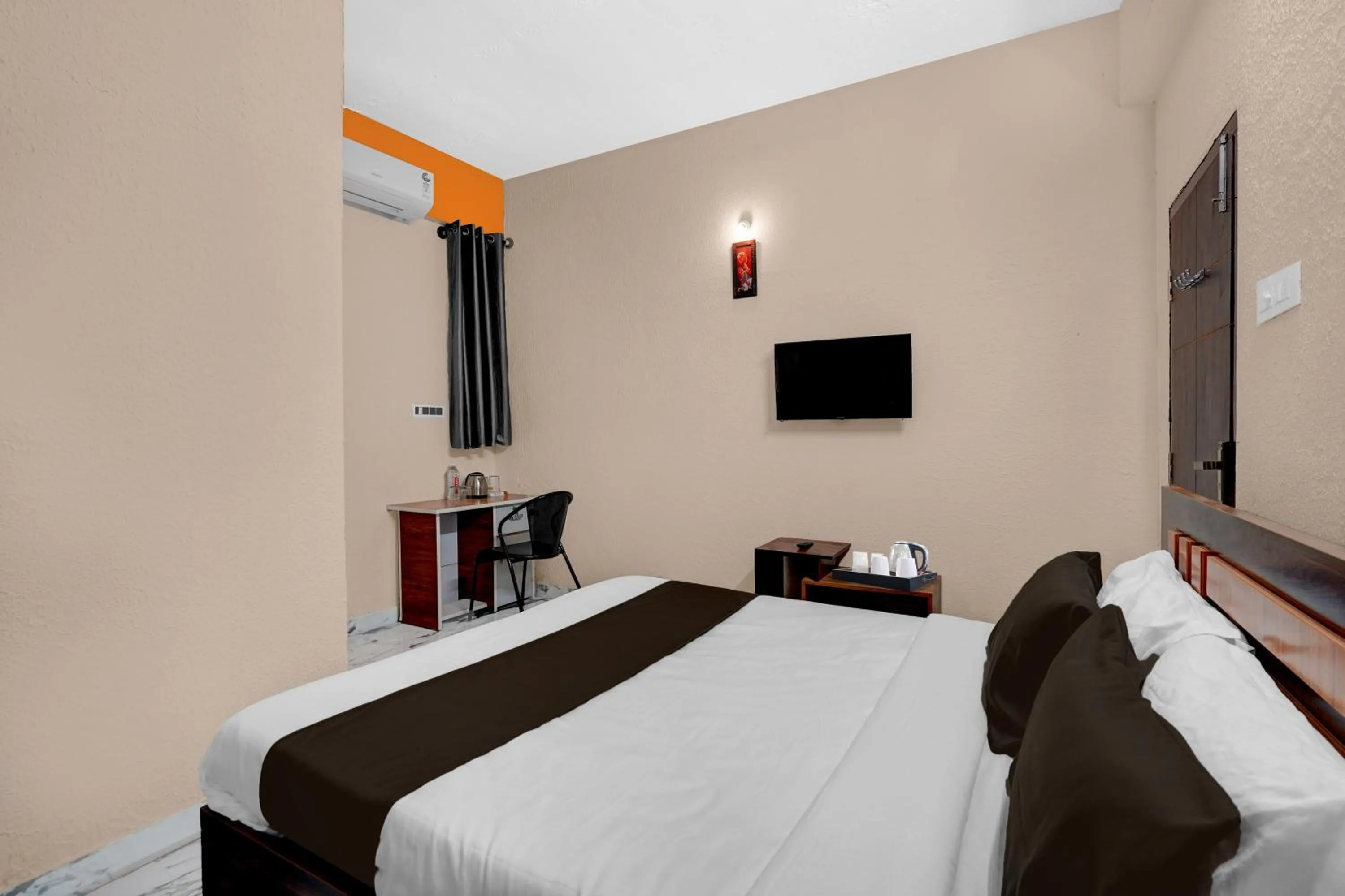 Bedroom, Bed in Super Hotel O Diamond Street Bangalore Formerly Sri Sai Guru Comfort