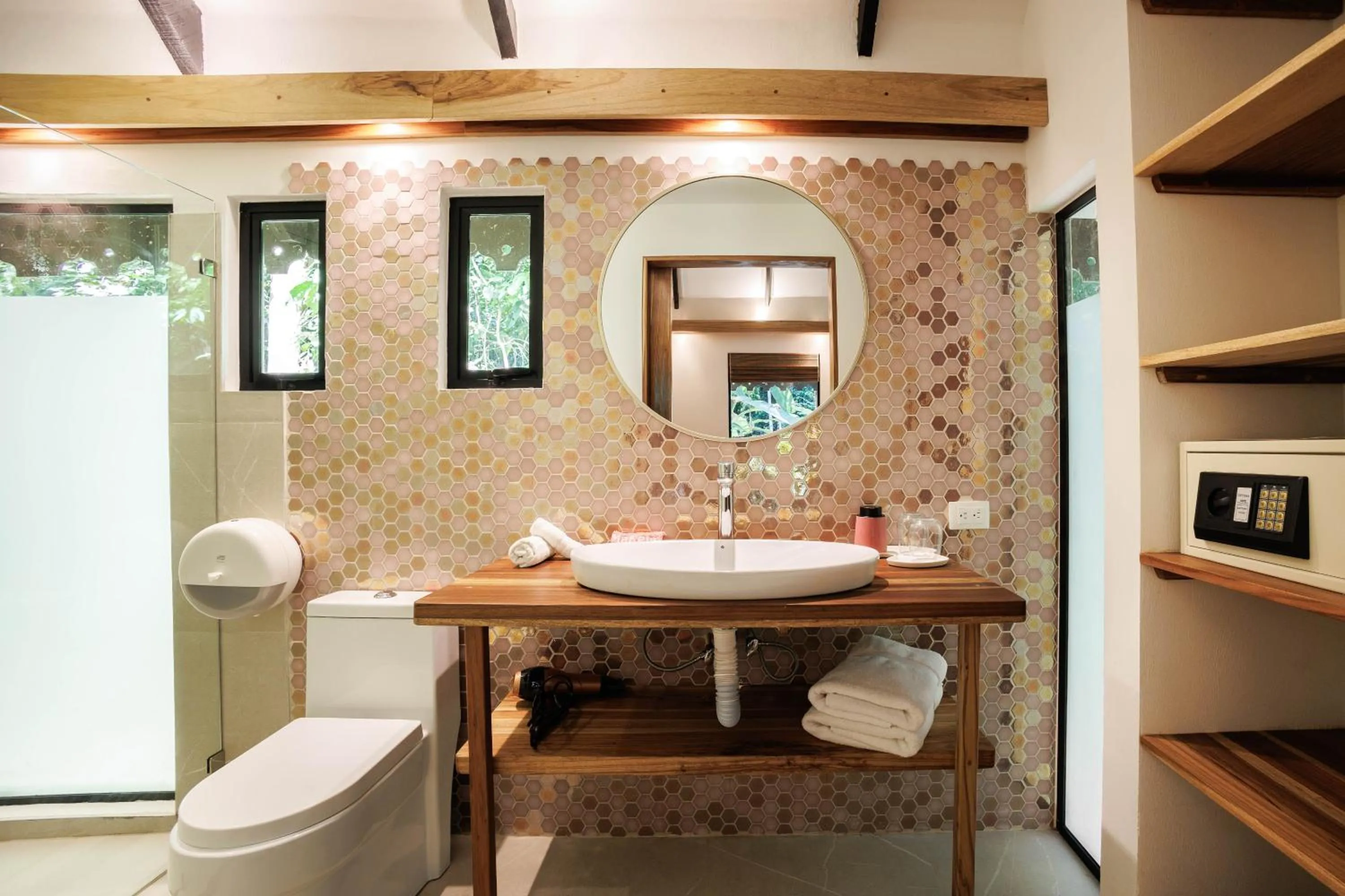 Toilet in Almonds & Corals Boutique Hotel