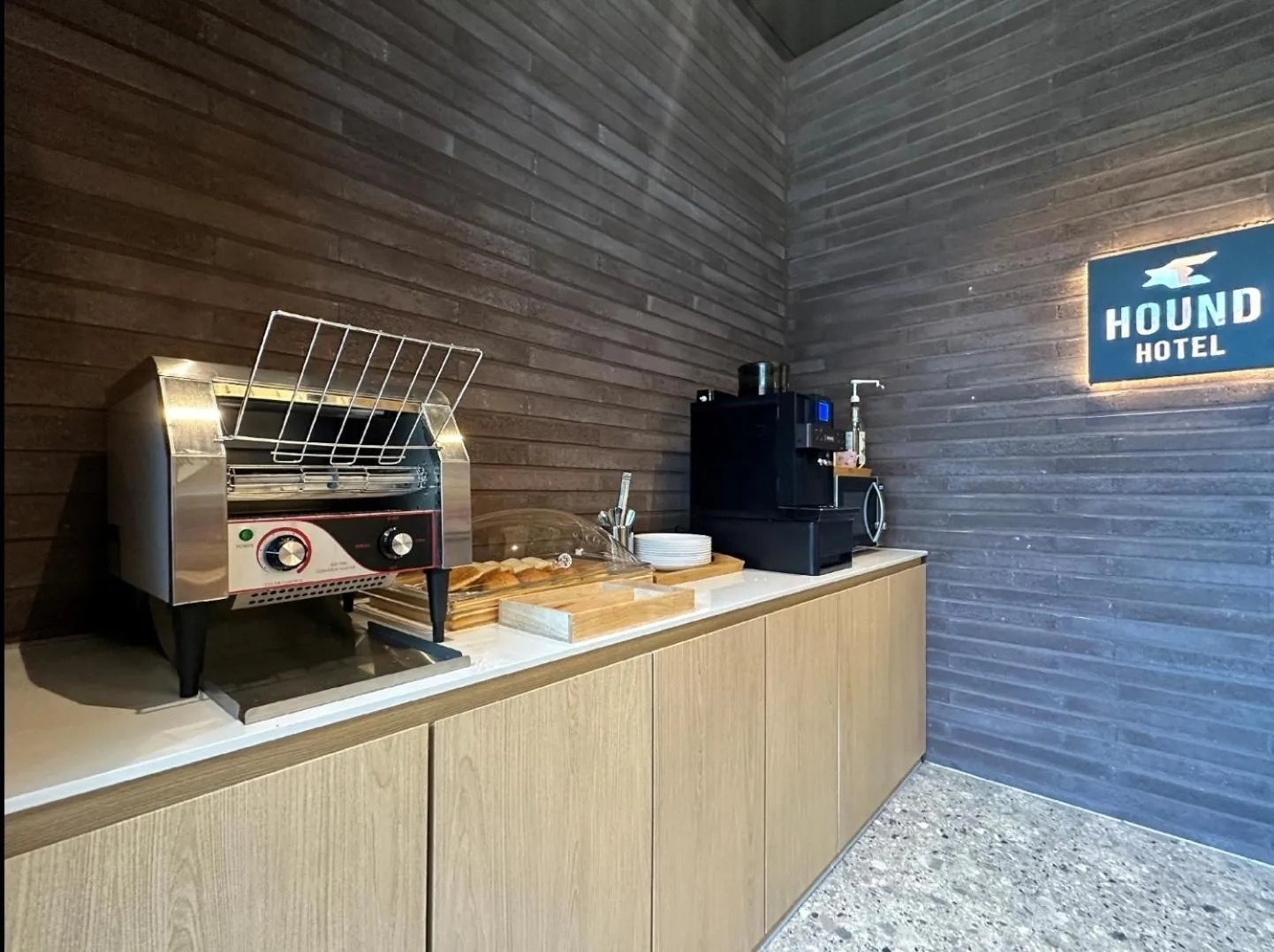 Coffee/tea facilities in Hound Hotel Jeonju Deokjin