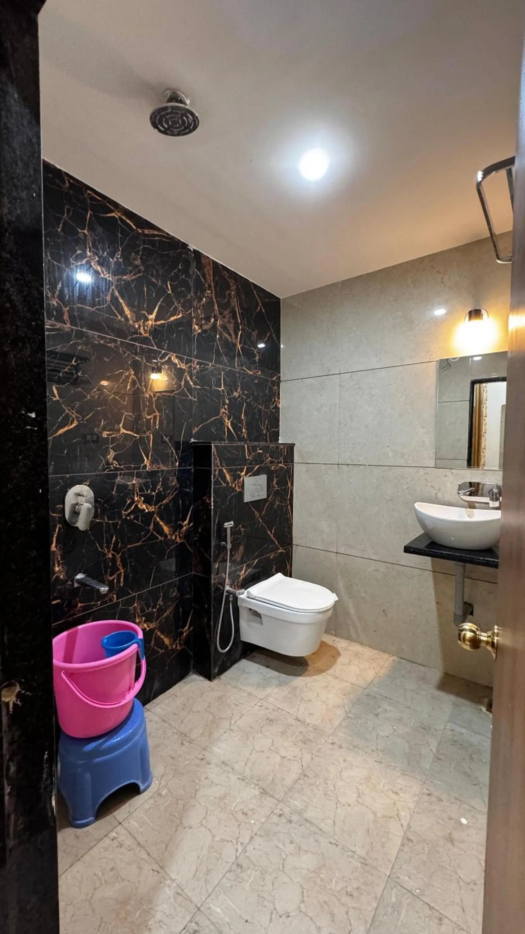 Shower in Hotel PRAKASHAM