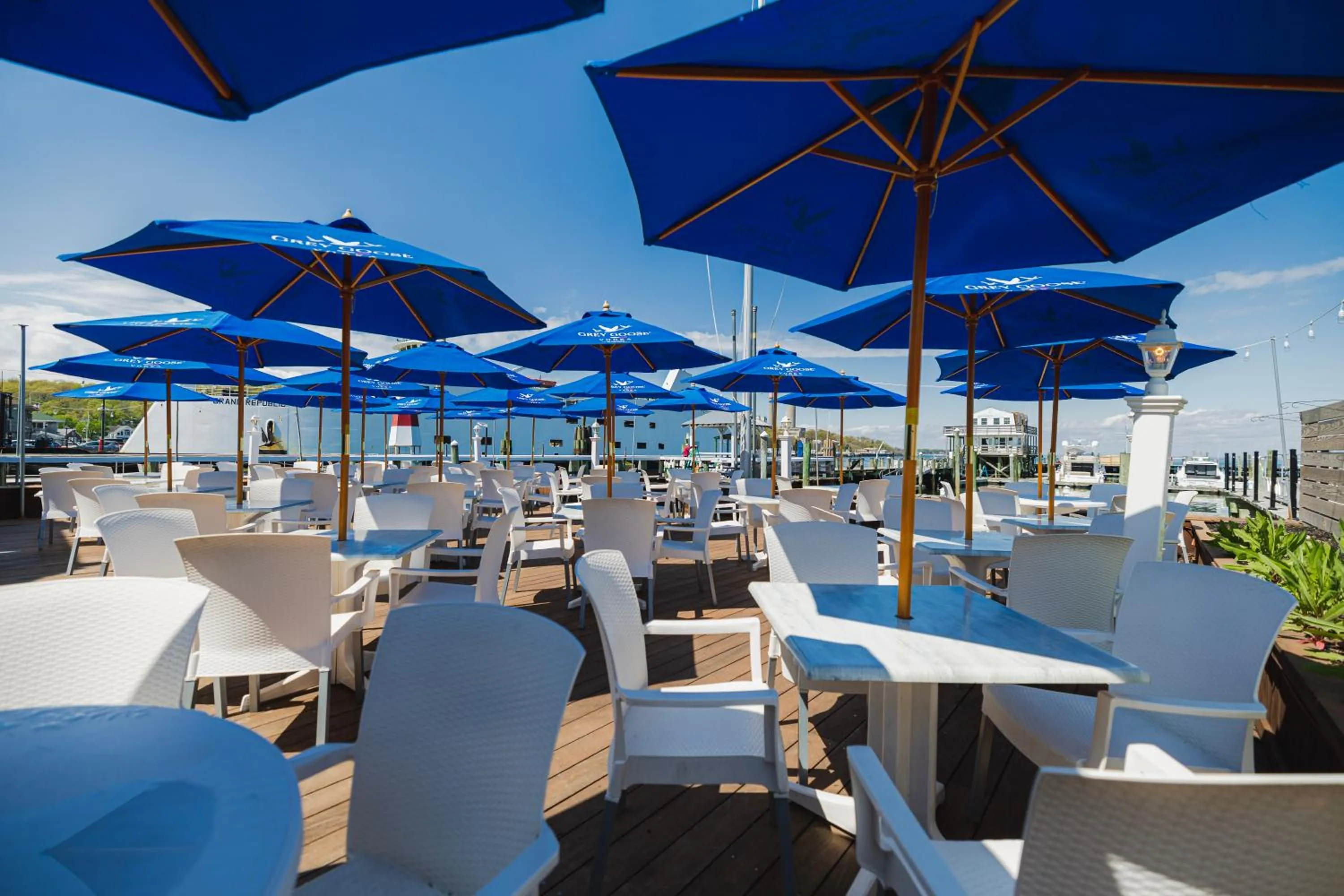 Restaurant/places to eat in Danfords Hotel & Marina