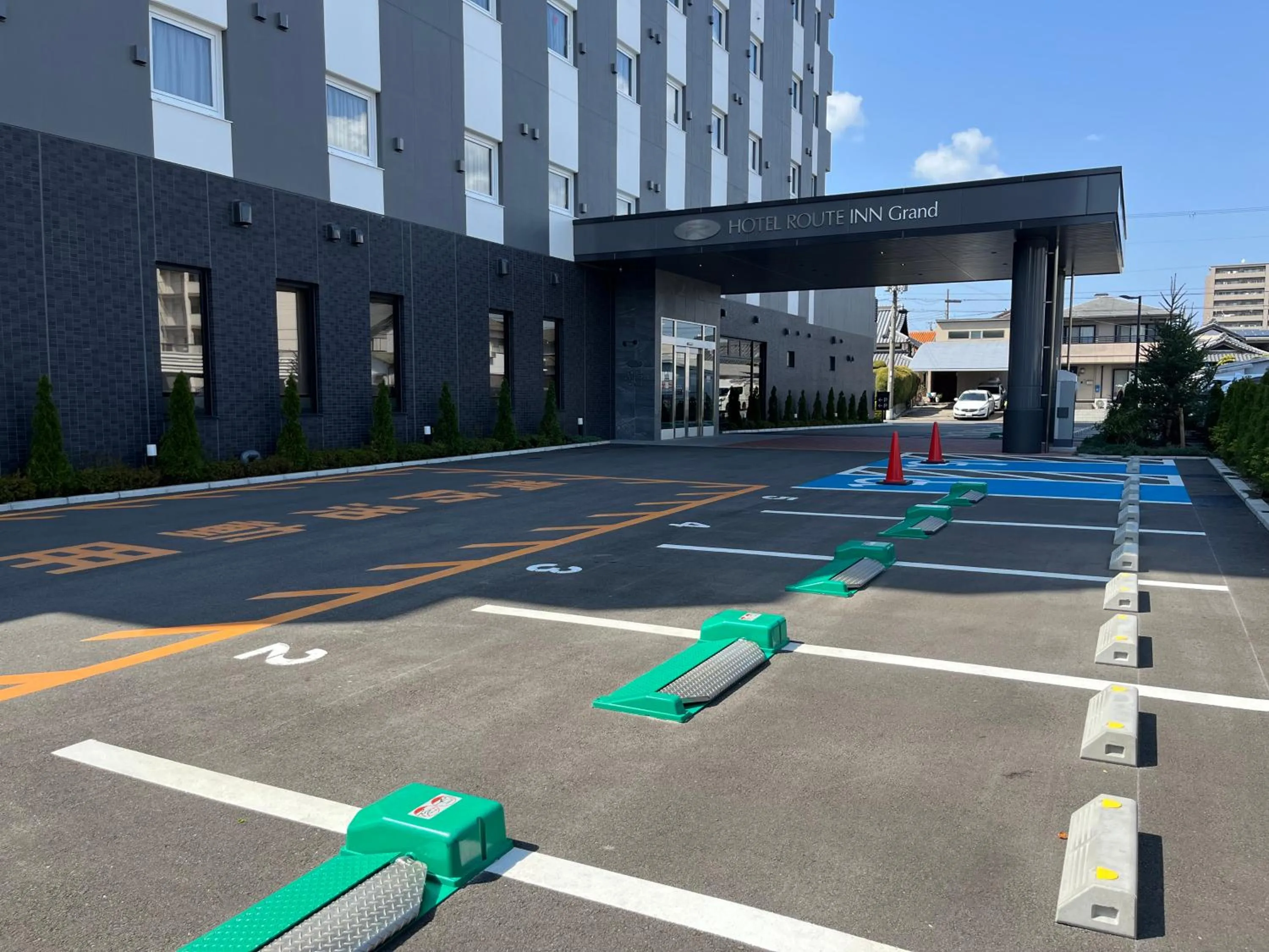 Parking in Hotel Route Inn Grand Wakayama Eki Higashiguchi