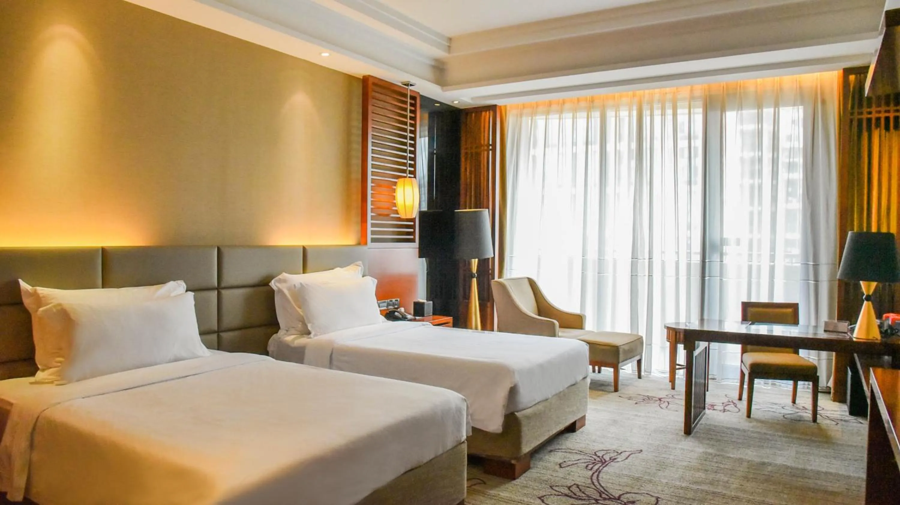 Photo of the whole room, Bed in Pullman Foshan Shunde