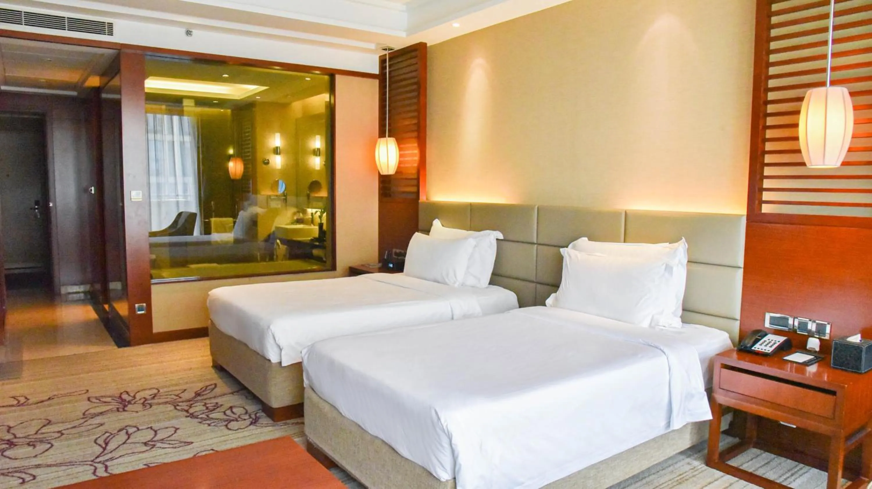 Photo of the whole room, Bed in Pullman Foshan Shunde