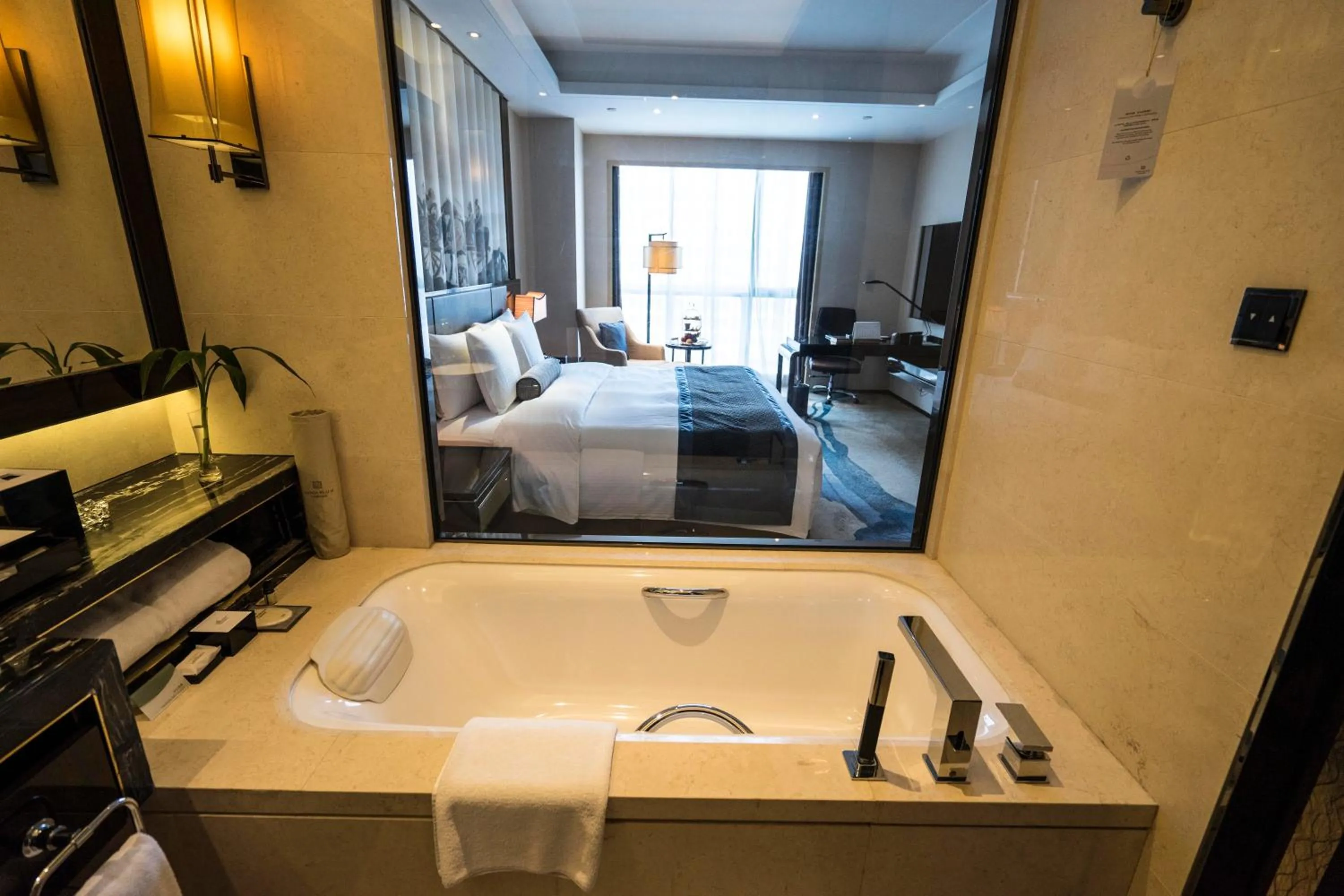 Bathroom, Bed in Wanda Realm Jining