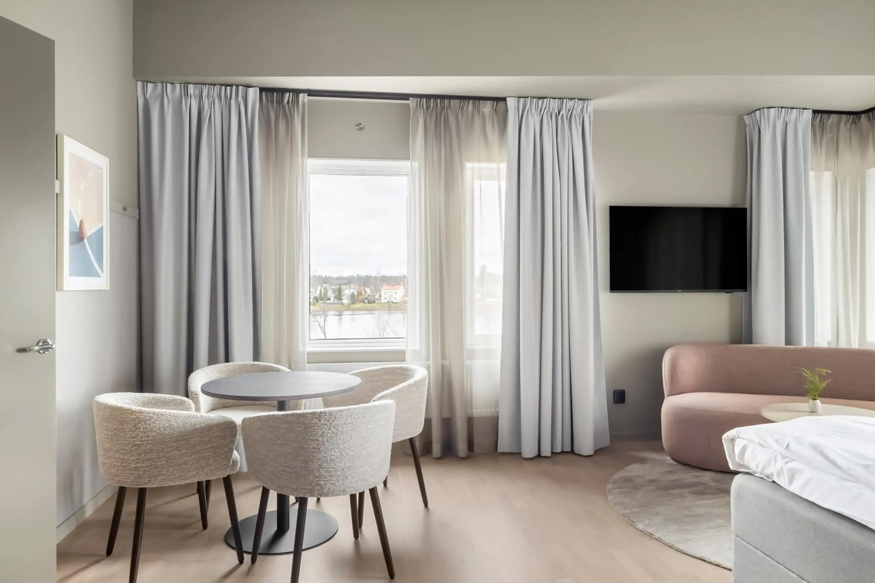 Junior Suite with One King and Bunk Bed - Non-Smoking in Aiden by Best Western Karlstad Arena Junior Suite with One King and Bunk Bed - Non-Smoking in Aiden by Best Western Karlstad Arena