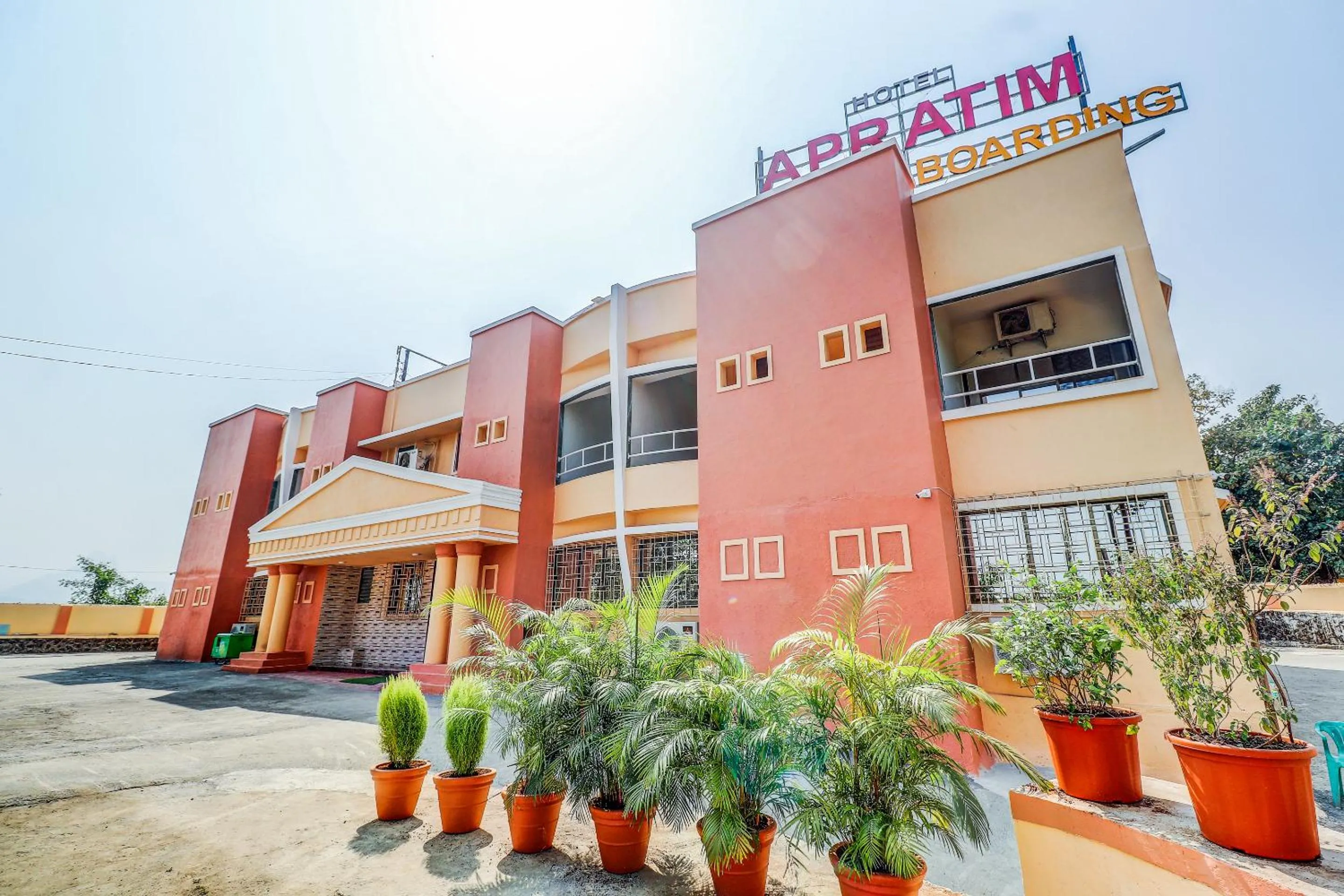 Property building in Hotel Apratim Lodging & Boarding