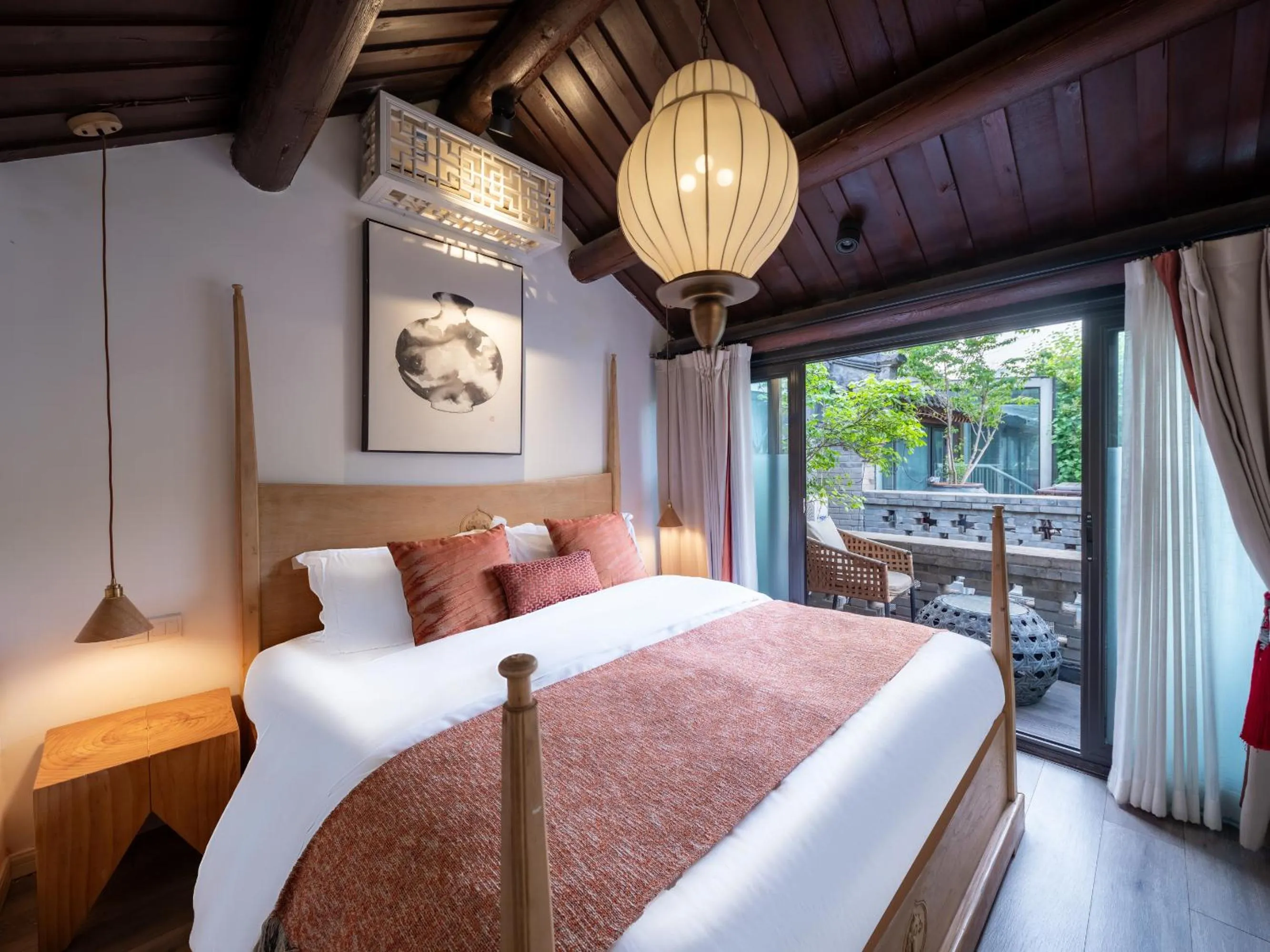 Bed in Beijing Le Zai Nan Luo Gu Xiang Wang Fu Jing Forbidden City Courtyard Hotel&Free laundry service&Free coffee &Paid Dumpling experience service